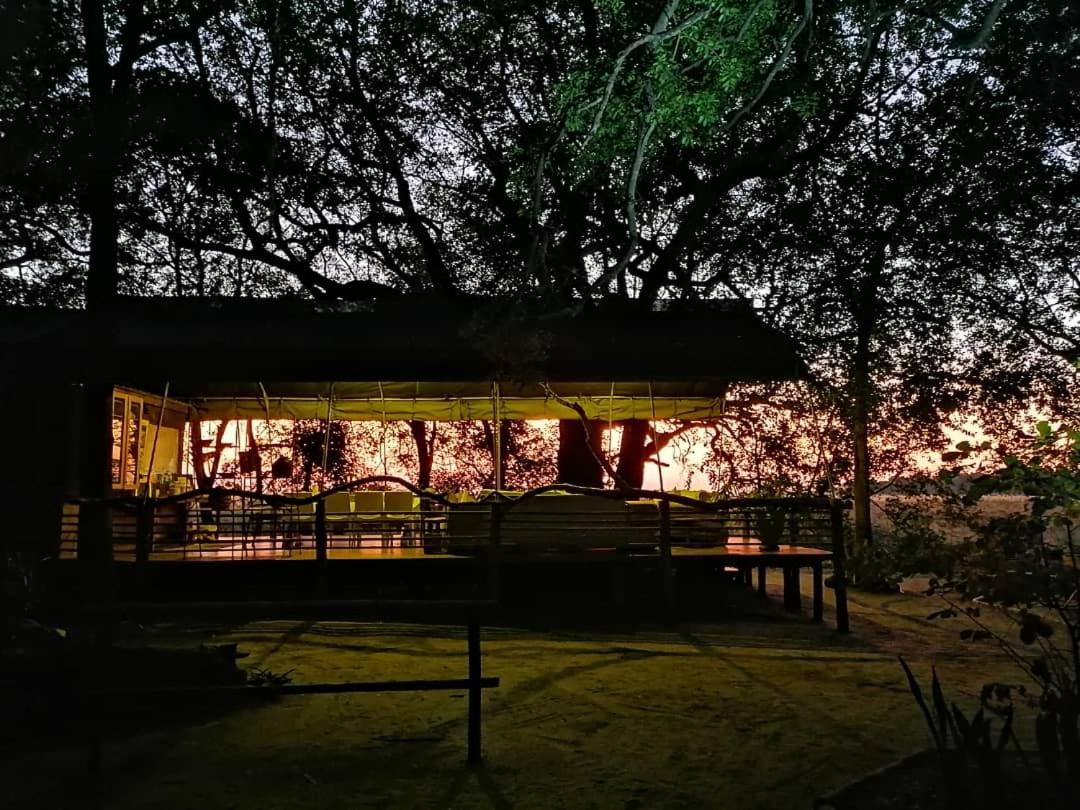 Askiesbos - Samochima Bush Camp Shakawe Dış mekan fotoğraf